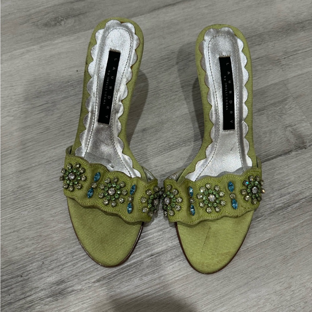 VINTAGE LAUNDRY GREEN STONES SANDAL HEELS